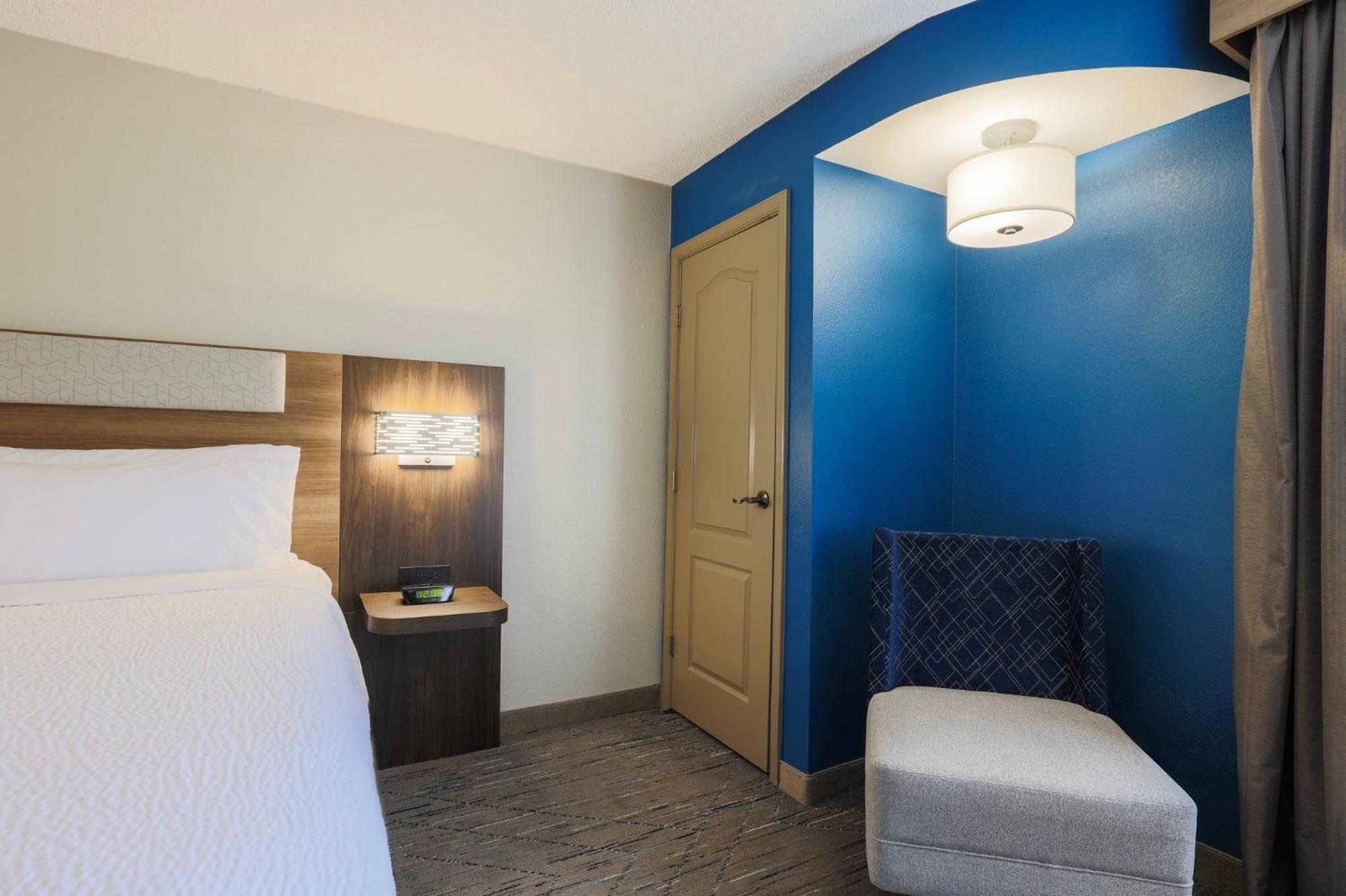 Hotel Express By Ihg Burlington