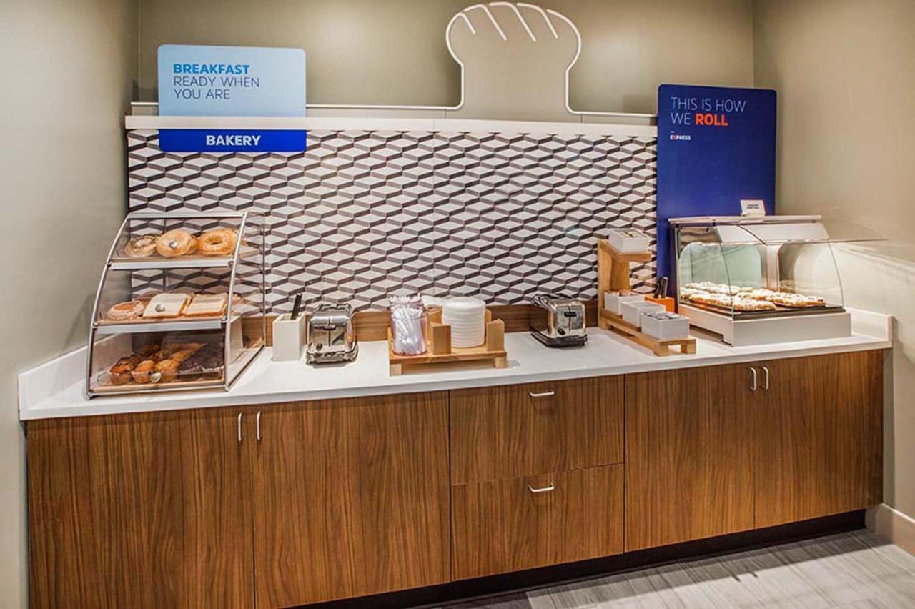 Hotel Express By Ihg Burlington