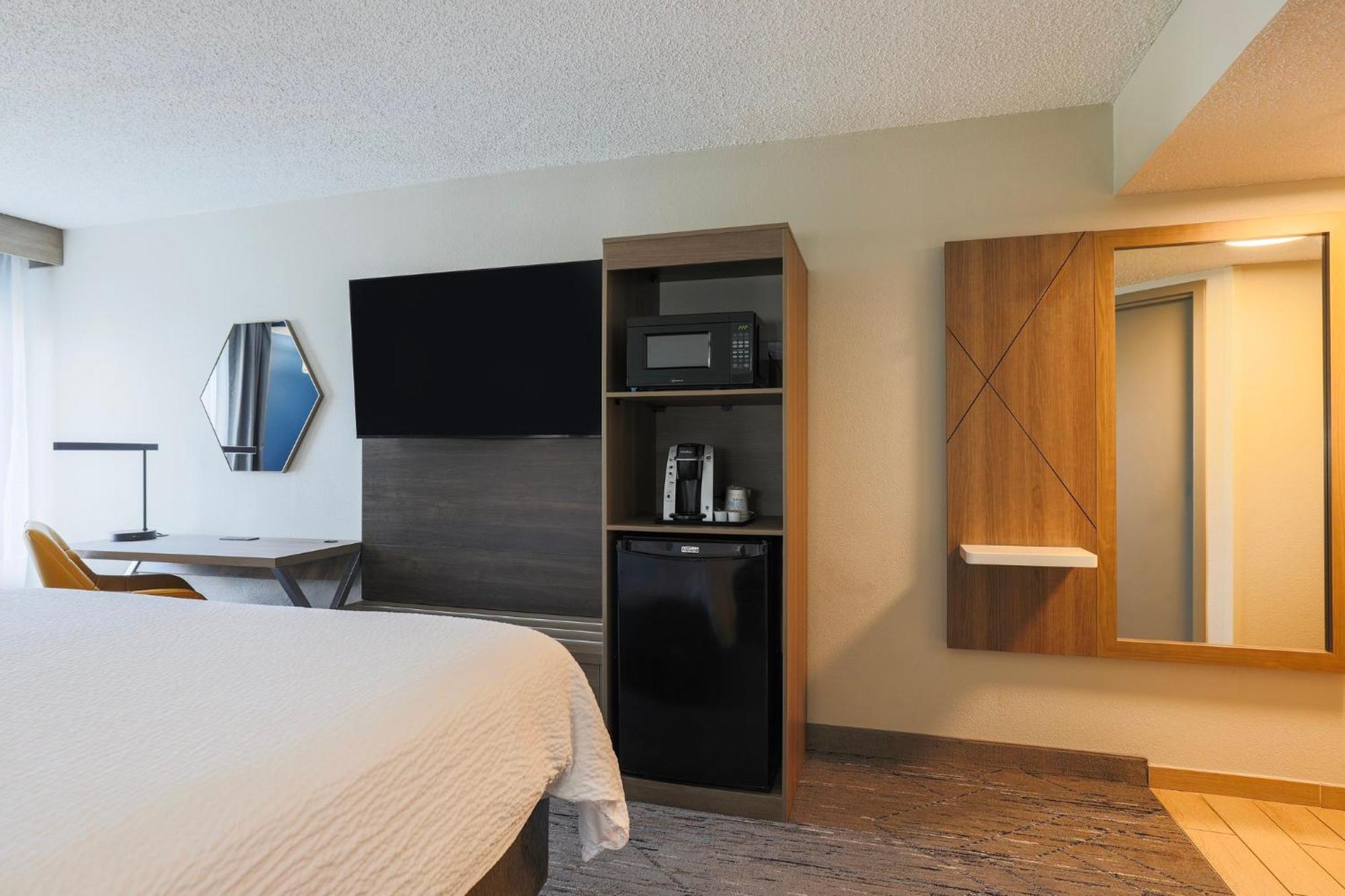 Hotel Express By Ihg Burlington